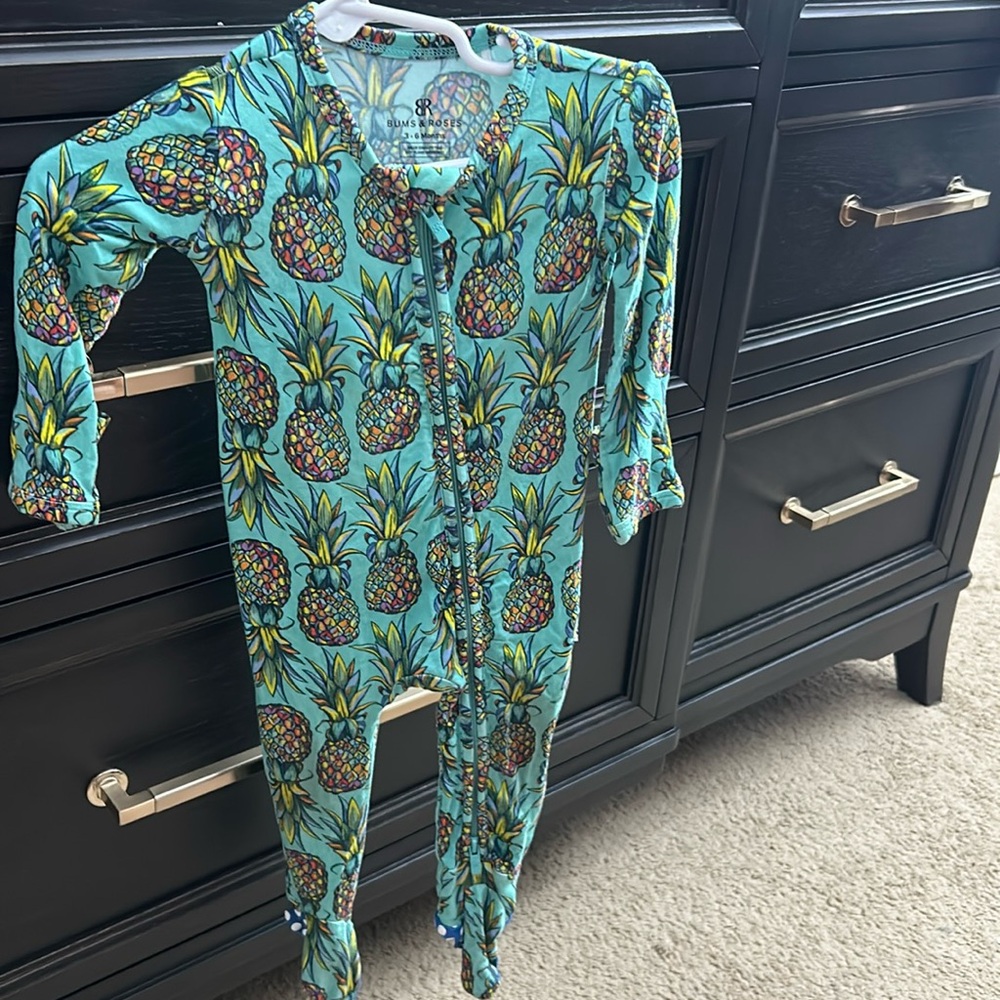 Bums and Roses, size 3-6m, bamboo, EUC